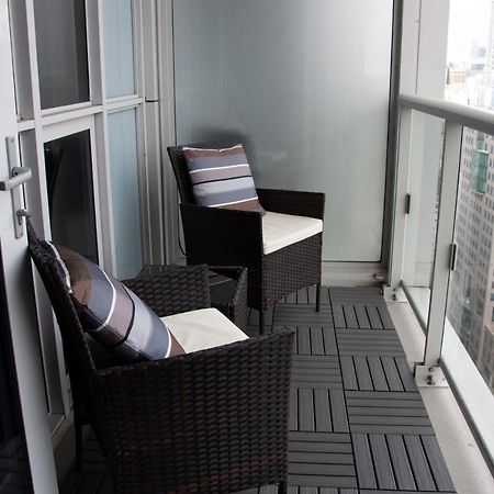 Downtown High-Rise Condo- Cn Tower View Toronto Esterno foto