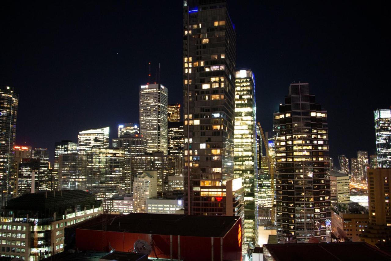 Downtown High-Rise Condo- Cn Tower View Toronto Esterno foto